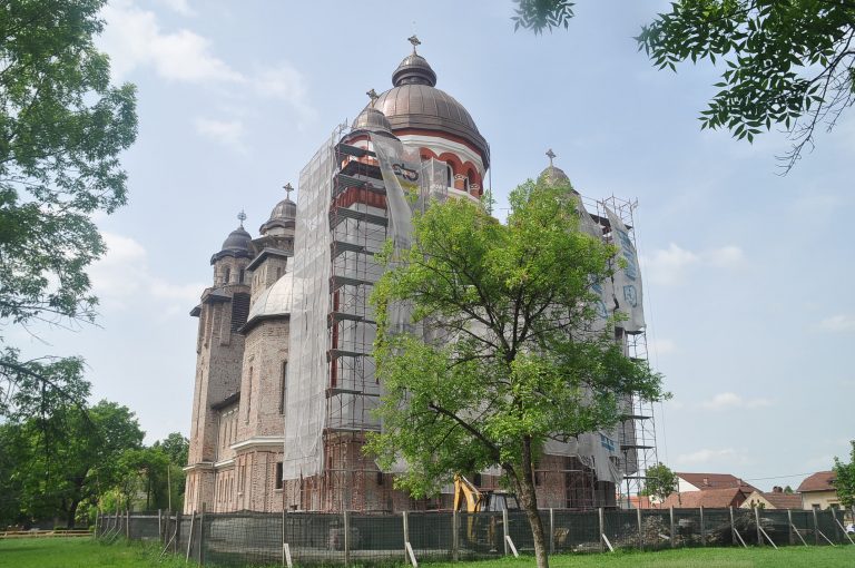 Sărbătoare mare într-un cartier timișorean! Petrecerea oprește traficul pe câteva străzi