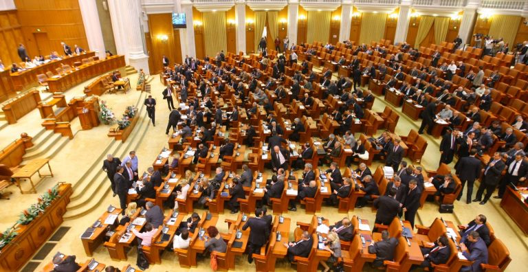 Un parlamentar de Timiș este sancționat cu pierderea funcției pentru că… nu dă un vot!