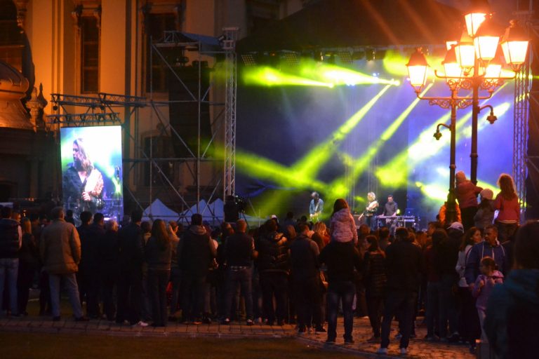 Europa sărbătorită de timișoreni prin muzică, în piața Unirii FOTO-VIDEO