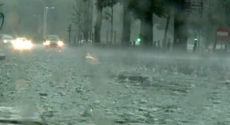 Urgie în vestul țării! Avertizarea meteorologilor pentru orele următoare!