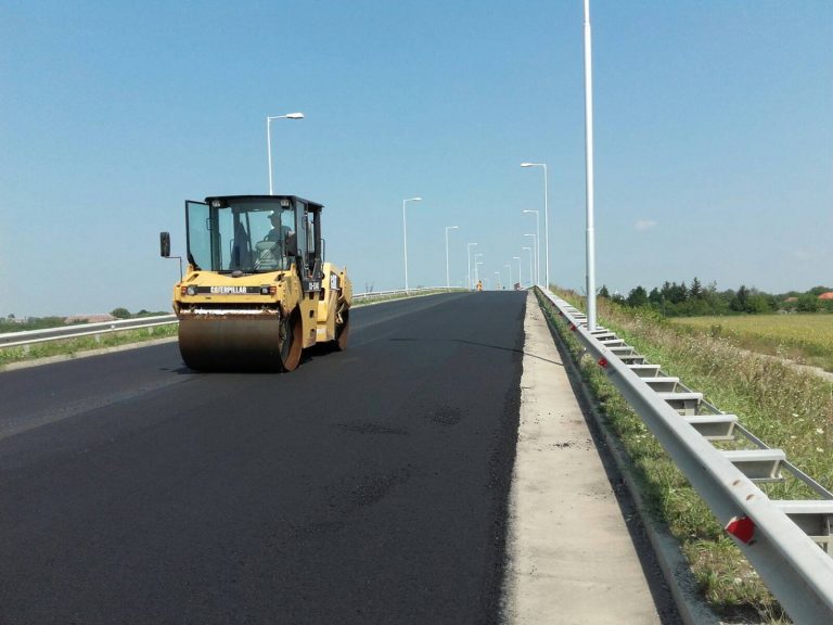 Atenţie, şoferi! Pe drumul către Lugoj se circulă pe o singură bandă