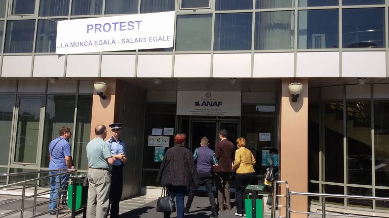 Protestul de la Finanțe continuă la Timișoara! Vezi când se va încheia!