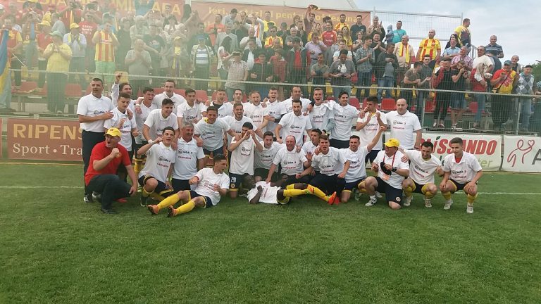 SĂRBĂTOARE pe arena din Ciarda Roșie. Ripensia a promovat în Liga a doua! VIDEO