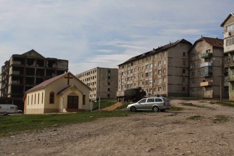 Caz unic în România! Un cartier al unui oraș din Banatul de munte situat într-o arie protejată…