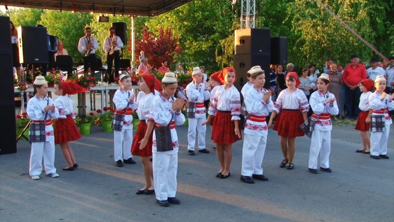 De Rusalii, dumbrăvițenii au sărbătorit cu mare fast, în Parcul Civic, Ruga Comunei Dumbrăviţa-VIDEO