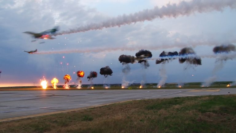 GALERIE FOTO-VIDEO spectaculoasă de la cel mai mare show aerian din vestul României! Grindeanu: ,,Este a patra ediție de succes”