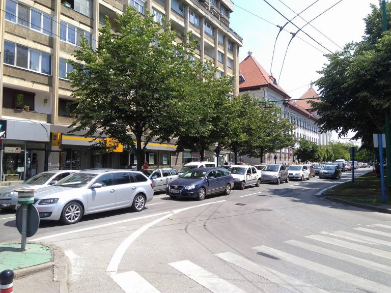Lucrările necoordonate şi semafoare inutile gâtuie Timișoara