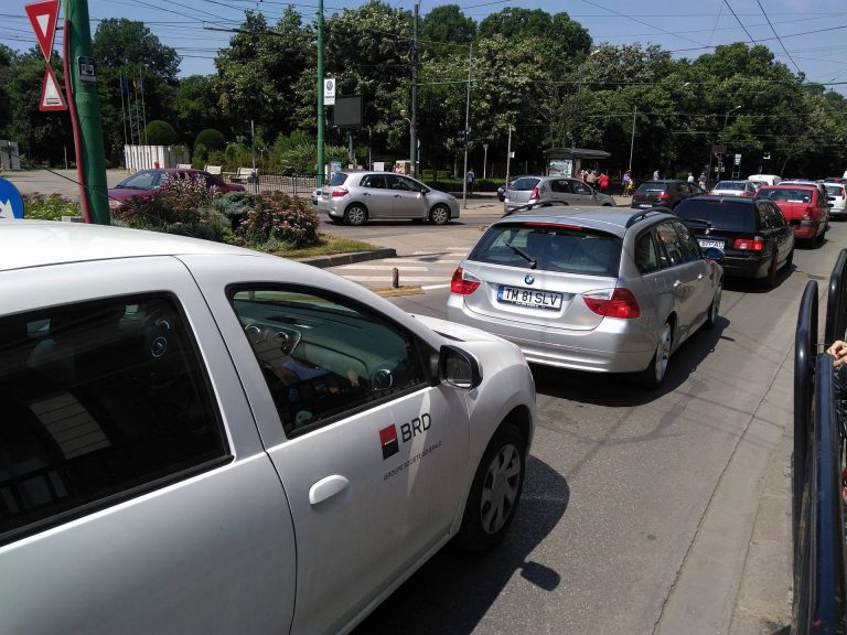 Un oraș din Banat impune reguli noi de circulație șoferilor. Cu ce viteză sunt obligați să circule