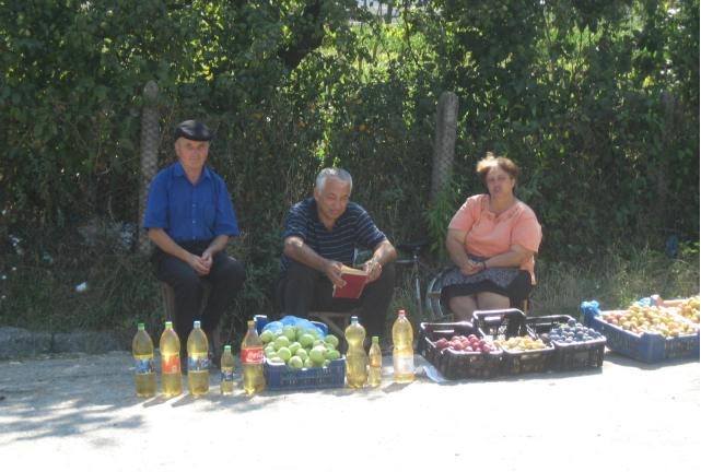 Comerțul ilicit de la marginea drumului, în floare în vestul țării!