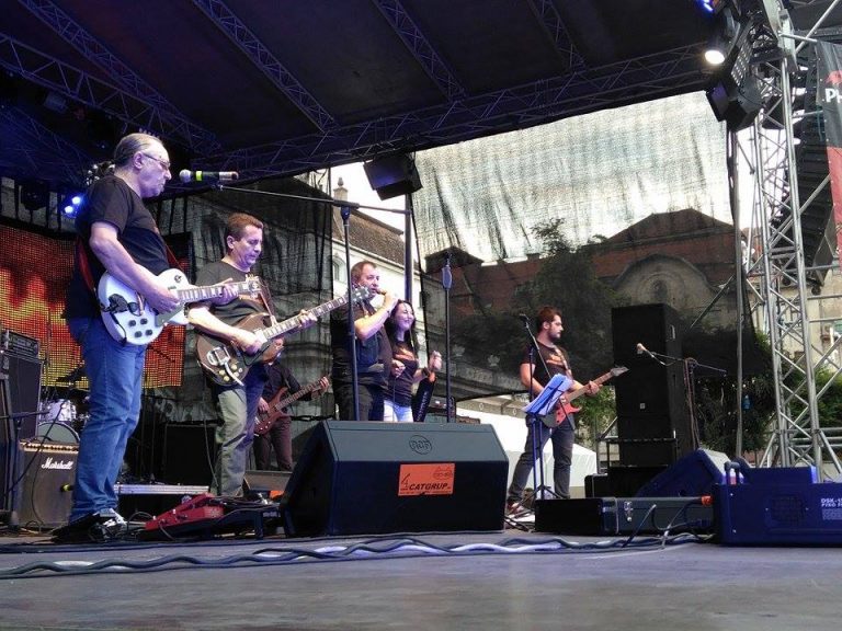 Fanii trupei Phoenix au venit în număr mare să-și asculte artiștii preferați! IMAGINI de la concertul susținut la Timișoara FOTO-VIDEO