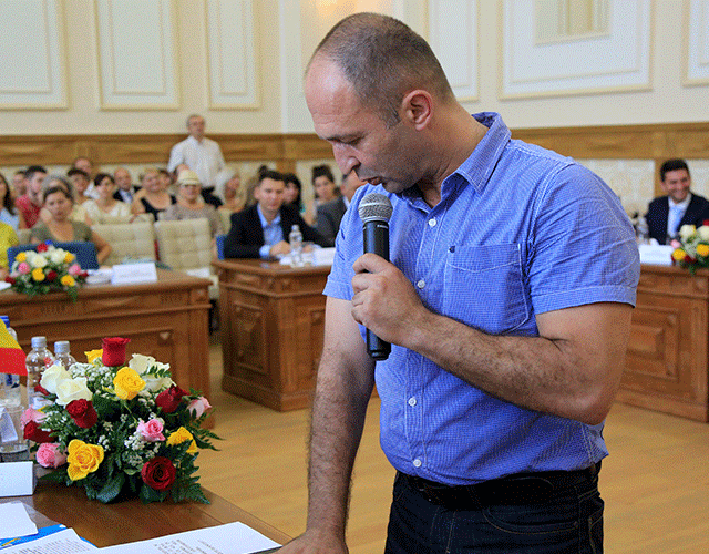 Opinia unui consiler local PSD din CLT despre politica românescă a zâmbetului și cuțitului înfipt în partener