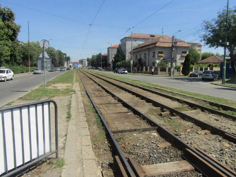 Un băiat ”plutea” pe liniile de tramvai, la Timișoara! Ce a urmat!