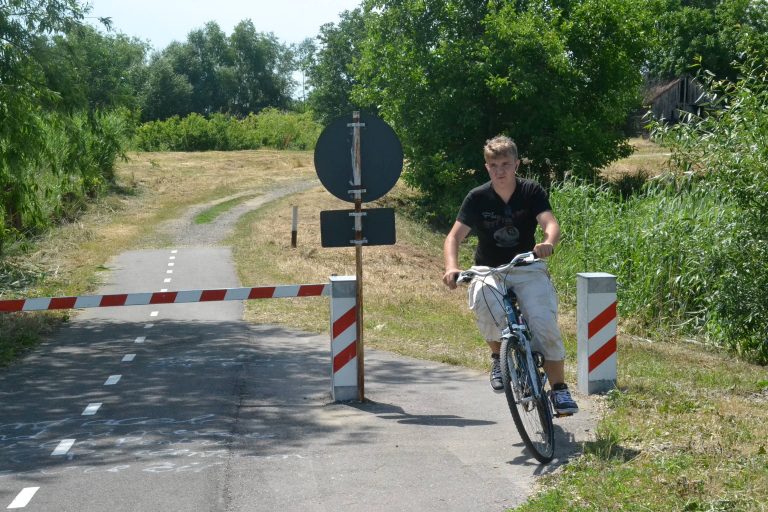 Avem orar de funcționare la ceva ce nu funcționează și nici măcar nu există, Vama Otelec