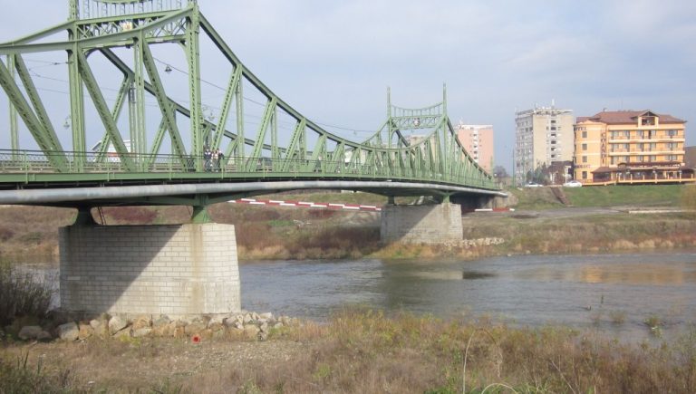 Dramatism în vestul țarii! A căzut de pe un pod la doar șapte ani! Ce se întâmplă acum cu copilașul!