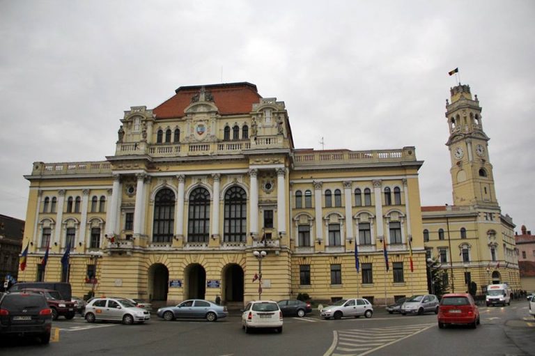 Primăria unui mare oraş din vestul ţării devine obiectiv turistic!