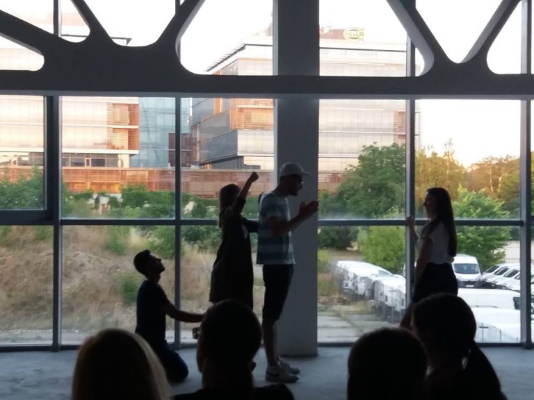 Spune-mi cum vei interveni într-un conflict, ca să-ţi spun cum se va rezolva! Despre spectacolul de teatru forum, IDENTIC vs. IDENTITATE