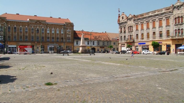 Familie evacuată din Piaţa Traian. Robu: „Se spune că sunt hoţi de buzunare”