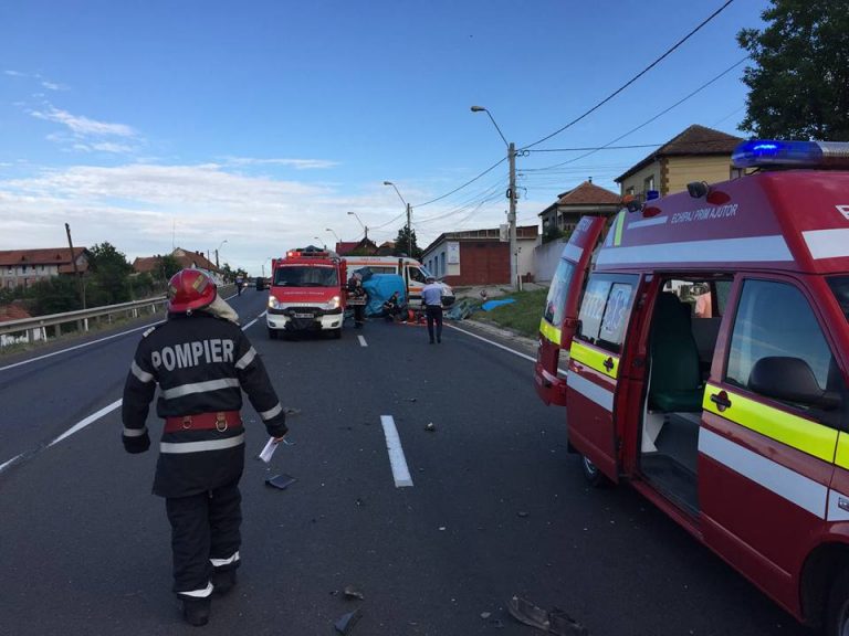 Accident grav soldat cu patru victime, pe o șosea din vestul României!