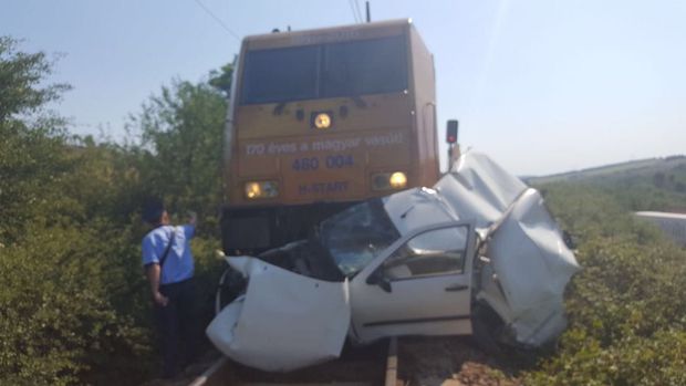 Accident tragic în vestul țării! Doi morți după ce mașina a fost lovită de tren