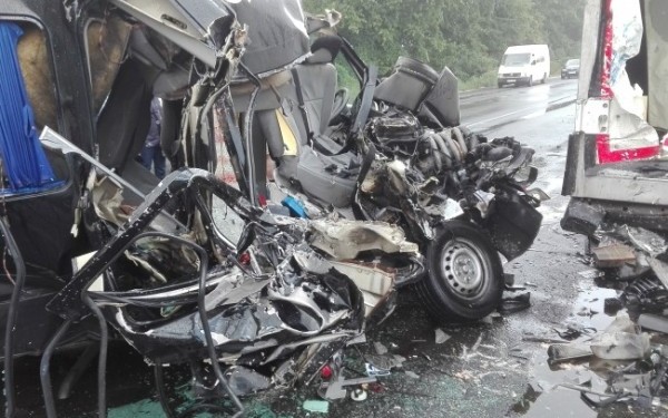 Trei români au murit într-un teribil accident rutier în Ungaria