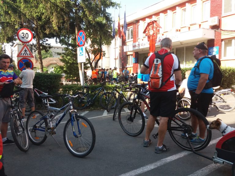 Peste 10 km de voluntariat pe bicicletă: „Este primul eveniment de genul acesta din România”