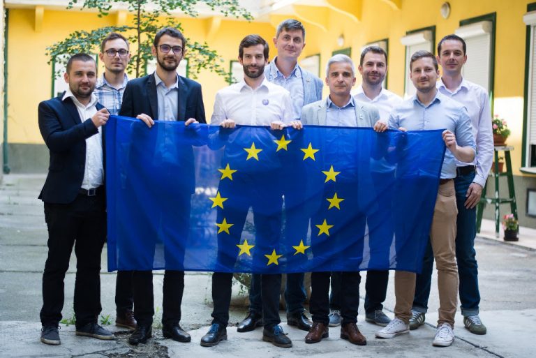 USR a plecat în străinătate! Împreună cu ,,Momentum”, partidul vrea să lupte împotriva sistemului politic actual