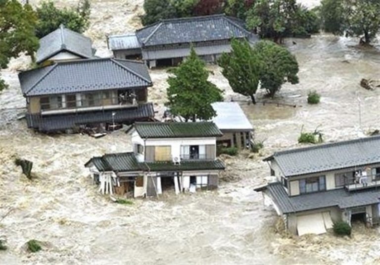 Catastrofă în Japonia. Cel puțin 15 morți și 140.000 evacuați