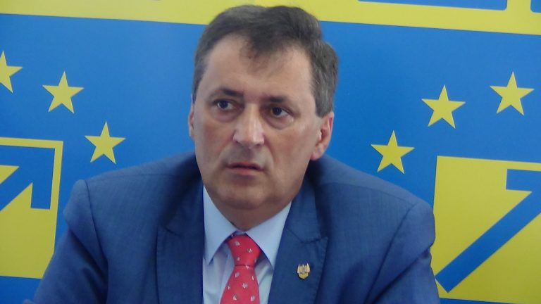Marcel Vela: Marea realizare a CJ Caraș-Severin a fost făcută cu ruleta și metrul pe ”frumoasele” drumuri ale județului