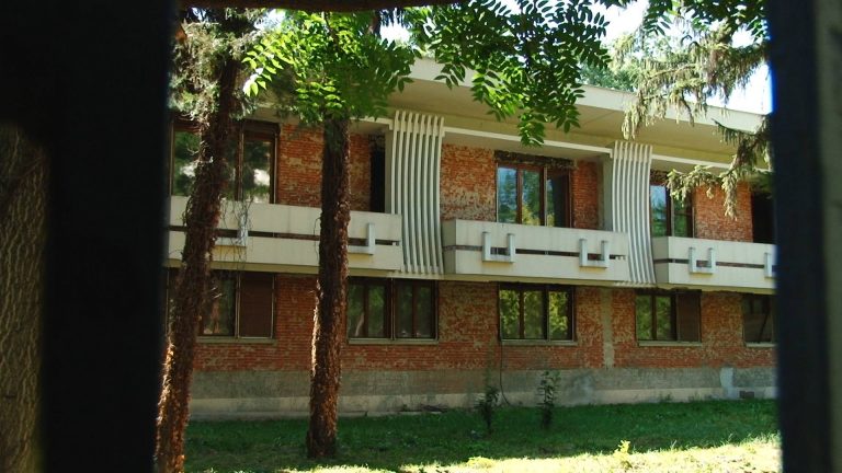 Fosta vilă a lui Nicolae Ceauşescu, între indiferenţa și neputința CJ Timiş – VIDEO