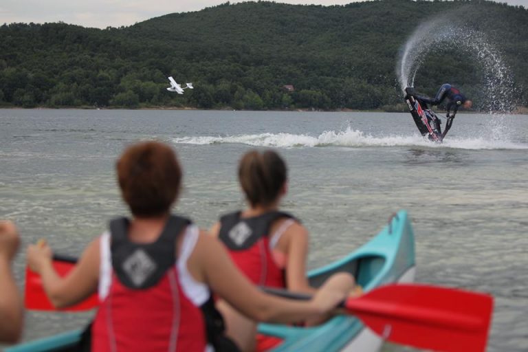 Acrobaţii cu avioane, ski jet-uri şi multă distracţie la Zilele Lacului Surduc