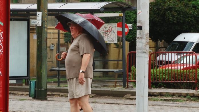 La Timișoara s-au dezlănțuit stihiile naturii! Ploaie torențială în tot orașul!.Still019