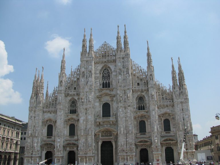 Una dintre cele mai celebre clădiri ale lumii restaurată cu marmură din Banat!