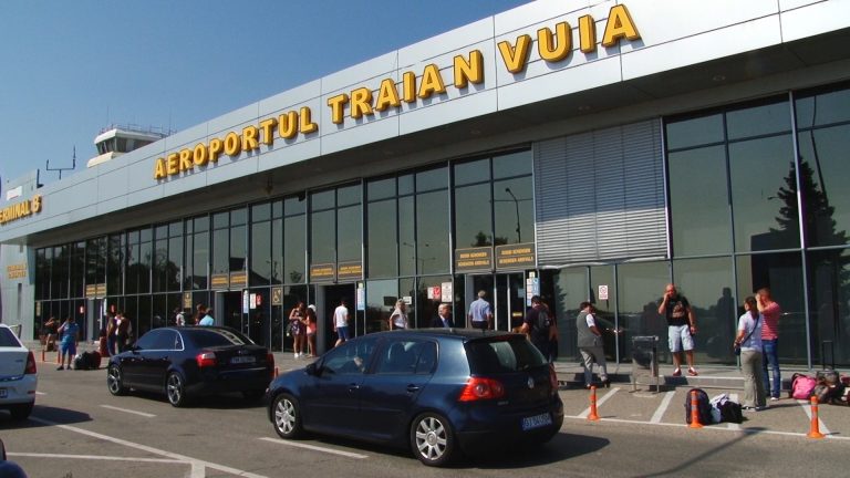 Aeroportul Timişoara este trilingv. Informaţiile sunt furnizate şi în limba sârbă