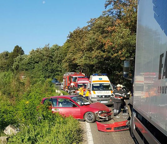 Două persoane rănite în urma unui accident de circulație, pe o șosea din Timiș