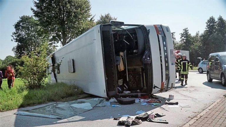 Un autocar cu românce s-a răsturnat în Germania. Șase rănite grav!