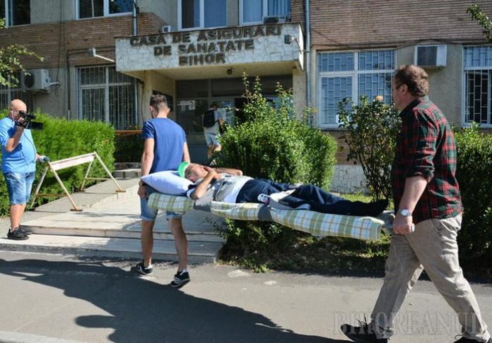 bolnavi cu targa la cas