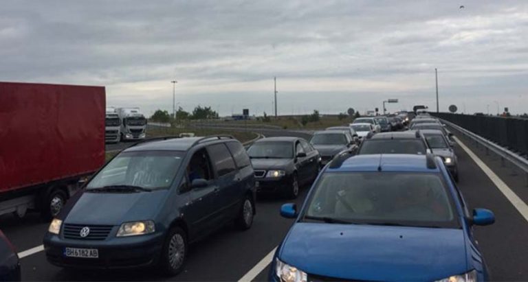 Nebunie în Vama Nădlac! Mașini blocate pe doi kilometri!