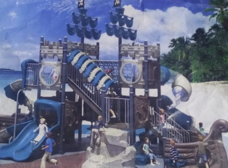 Se modernizează spaţiul de joacă din Parcul Central al Dumbrăviței