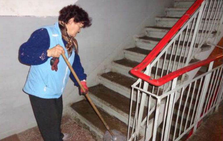 Amenzi uriașe pentru asociațiile de proprietari care plătesc la negru femeia de servici sau administratorul