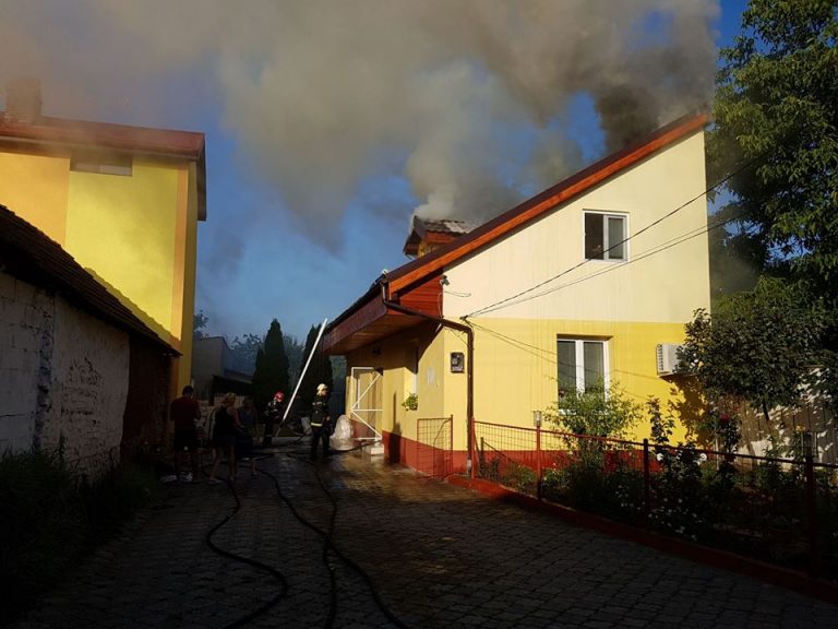 Un incendiu a distrus o casă din Timișoara!