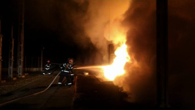 Incendiu uriaș la Timișoara, în puterea nopții! Pompierii, în alertă! FOTO