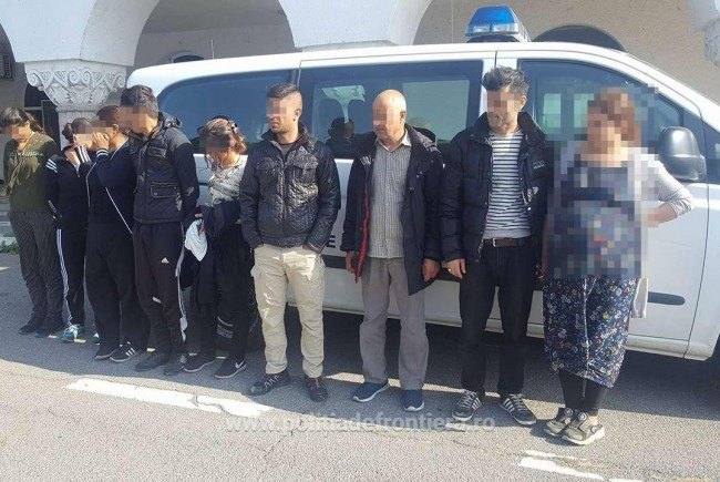 Transport ilegal de migranți, oprit în Timișoara înainte de plecare