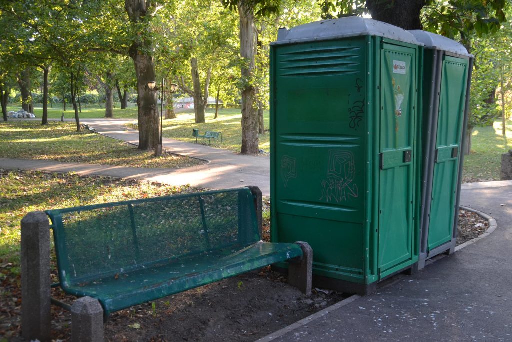 mizerie parc catedrala (13)