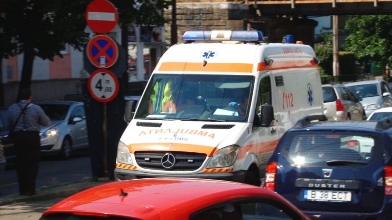 Accident ciudat la Timişoara! Doi şoferi, ambii de 28 de ani, s-au ciocnit violent