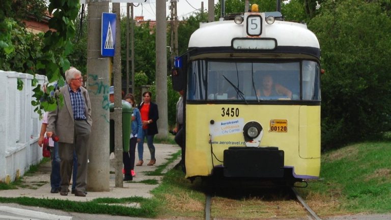 Ronaţ, un cartier rupt de oraş, cu un singur mijloc de transport în comun-VIDEO