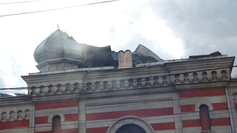 Furtuna nu este considerată fenomen natural. Cum sunt înșelați românii!