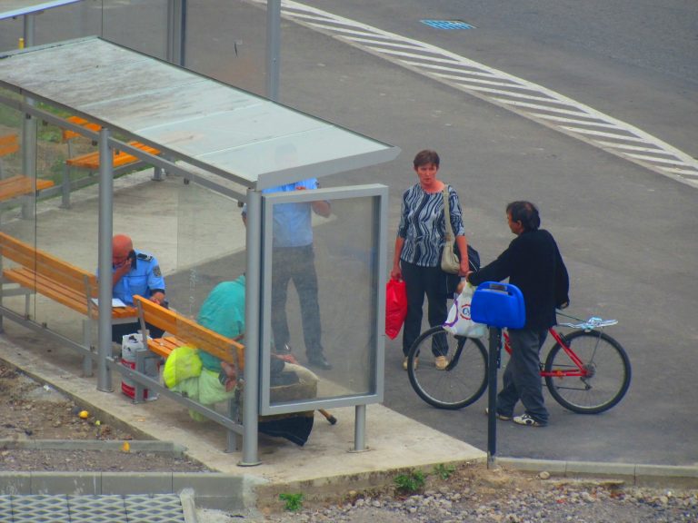 Umilit de soartă și de medicul de la ambulanță. Foto