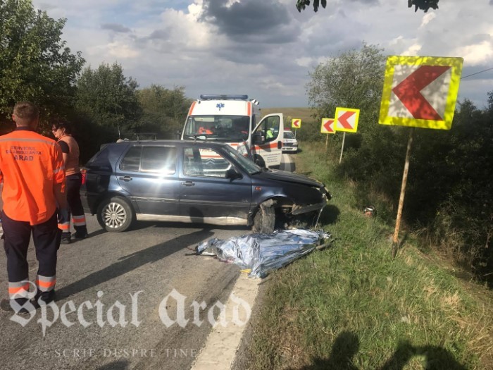 Curba morții din vestul țării i-a fost fatală unui motociclist. A decedat pe loc după un accident teribil