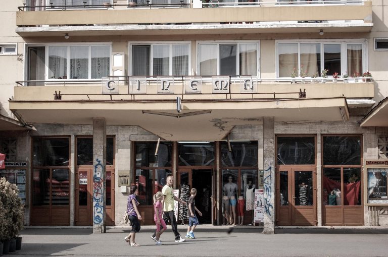 Un cinematograf din vestul ţării va fi renovat, fiind singurul din judeţ cu aparatură 3D Sony 4K