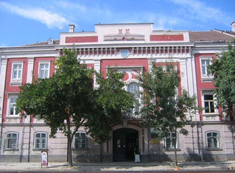 După ce a somat proprietarii de clădiri istorice să-și renoveze imobilele, Primăria Timișoara se uită și-n propria ,,ogradă”